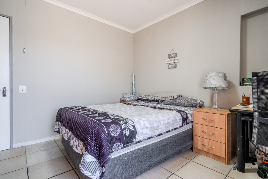 5 Bedroom Property for Sale in Ottery Western Cape